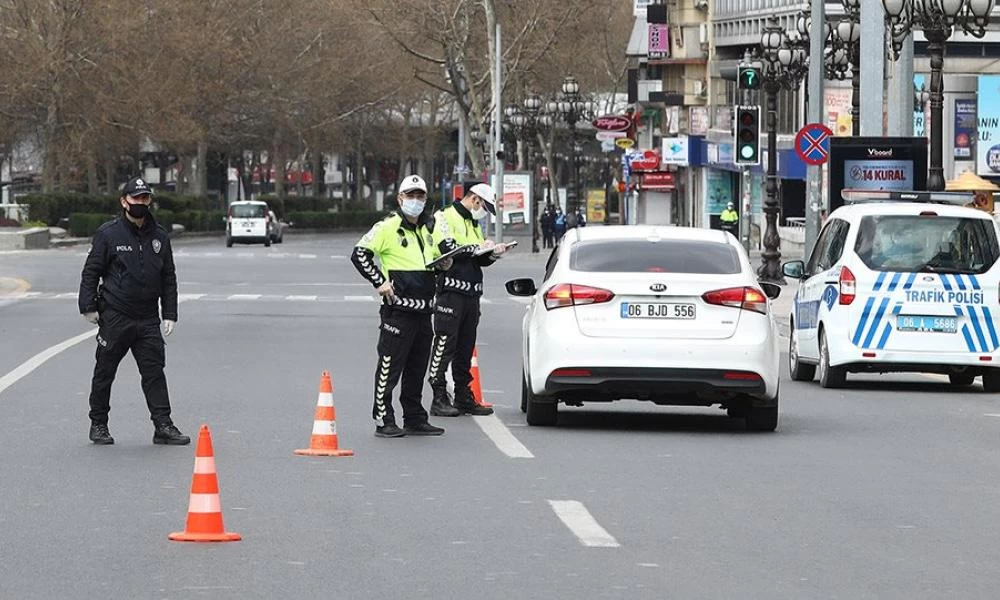 Κορονοϊός - Σε πανικό οι Τούρκοι μετά το lockdown - Τρέχουν για λίγο ψωμί